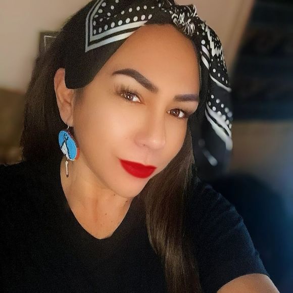 Meet your Posher, Kwekwáyel simia - Picture 1 of 1